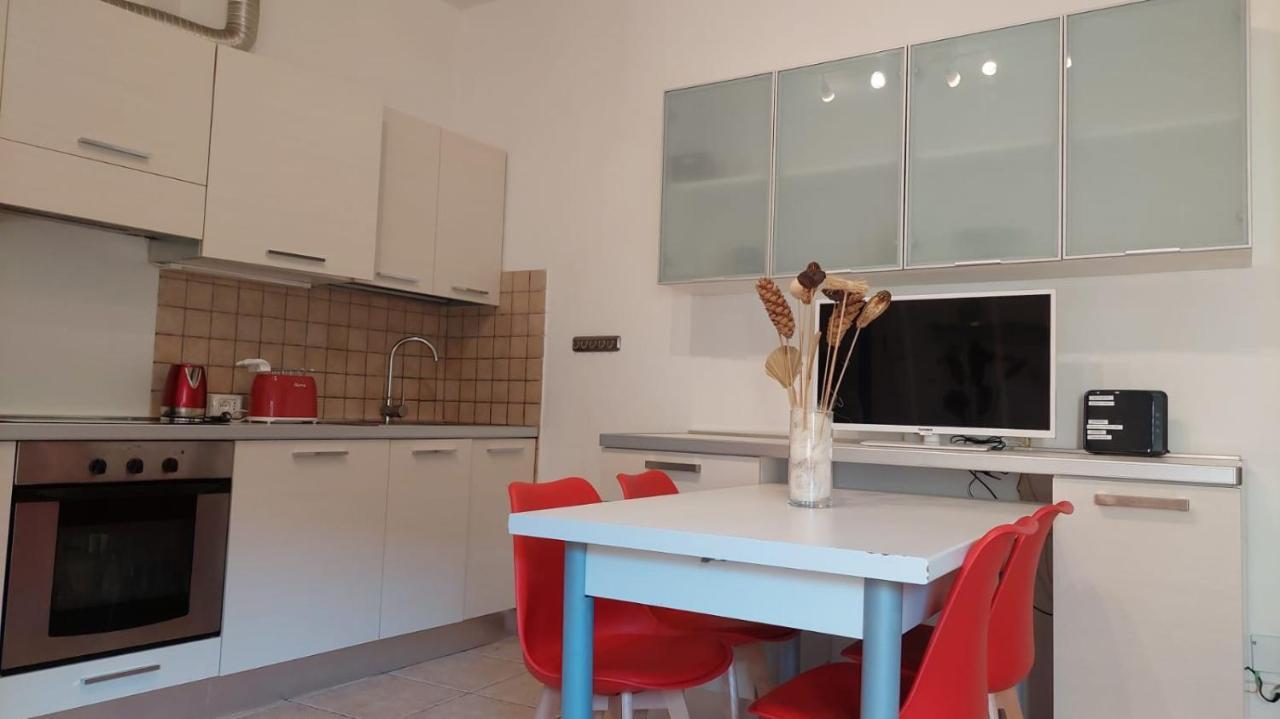 Casa Vacanze I Leoni Empoli Exteriör bild